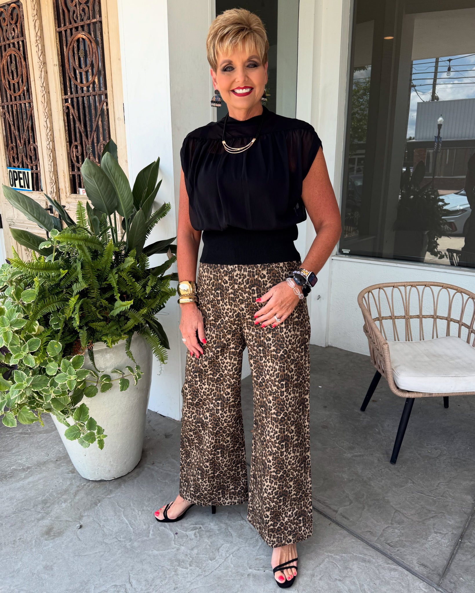 SHEAR BLOUSE - BLACK